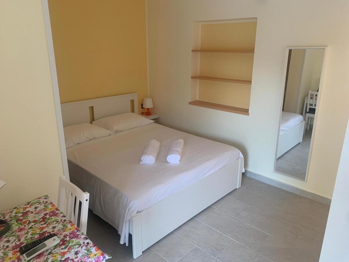 Green Sea Bed & Breakfast Elena Marina エクステリア 写真